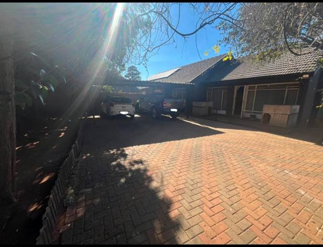 5 BEDROOM HOUSE FOR SALE IN BIRCHLEIGH